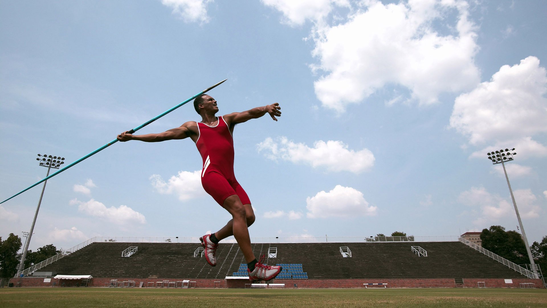 开云官网APP下载-“胡利安·门德斯的进攻与防守双重威胁，助力美洲狮队实现突破”